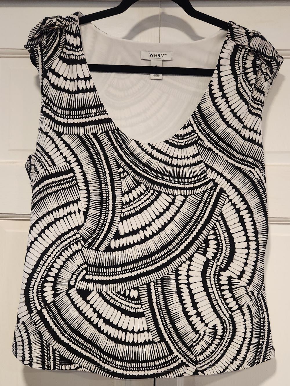 White House Black Market Black & White Abstract Sleeveless V-Neck Tank